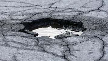 Five steps to follow after a cycling accident caused by a pothole
